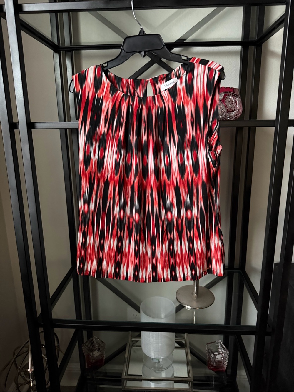 Calvin Klein Red Black White Pleated Print Sleeveless Blouse
